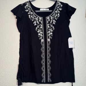 Time and Tru Black Top with White Floral Embroidery adjustable side scrunch